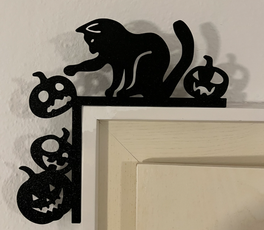 🎃 Colț de Ușă Halloween cu Pisică - Decorațiune 3D Personalizată Transformă-ți intrarea într-o scenă de groază perfectă!
